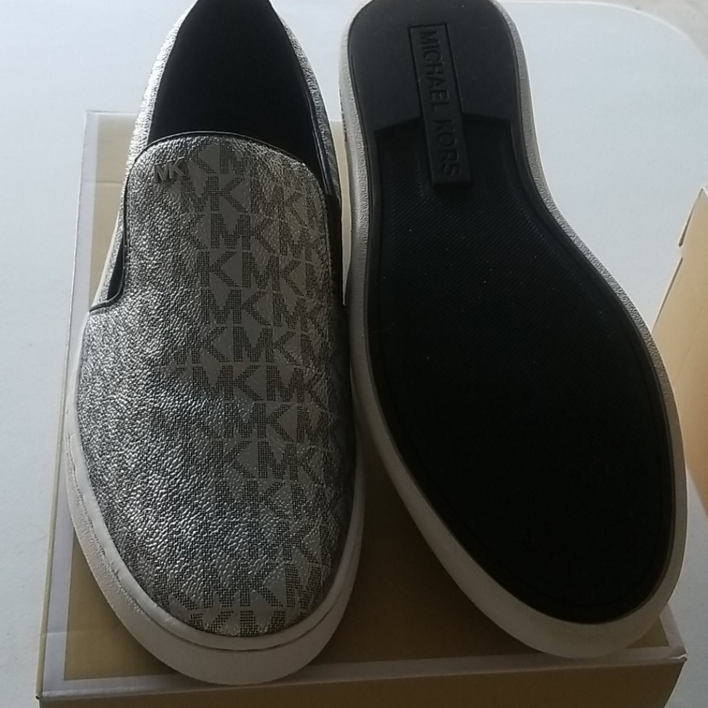 Shoes - Picture 2 of 2